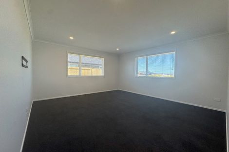 Photo of property in 30 Te Piriti Road, One Tree Point, 0118