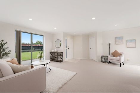 Photo of property in 28 Heversham Place, Glendene, Auckland, 0602