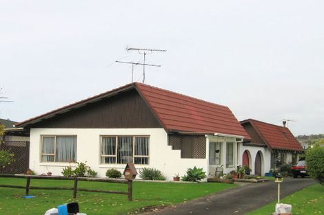 Photo of property in 2/25 Thorburn Avenue, Red Beach, 0932