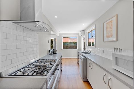 Photo of property in 74 Bowhill Road, New Brighton, Christchurch, 8083