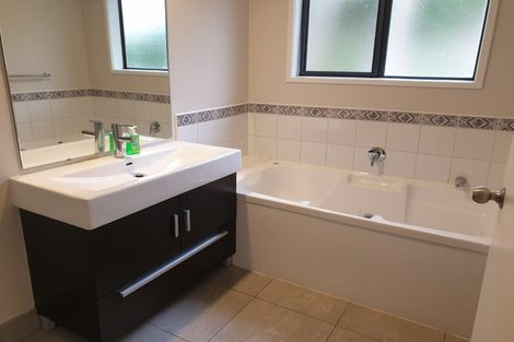 Photo of property in 3 Northcross Drive, Oteha, Auckland, 0632