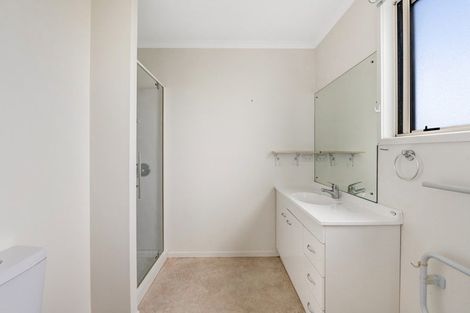 Photo of property in 9 Raabia Close, Parakai, 0830