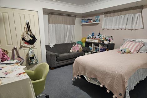 Photo of property in 8 Fresil Lane, Massey, Auckland, 0614