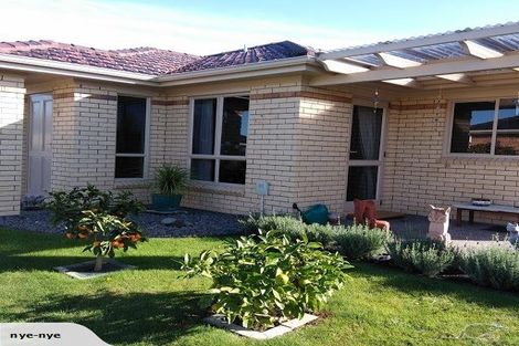 Photo of property in 19 Sovereign Isle Lane, Rototuna, Hamilton, 3210