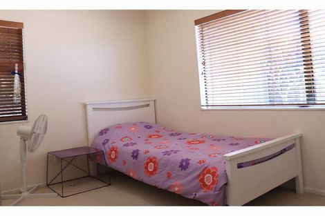 Photo of property in 2/5 Anne Road, Hillcrest, Auckland, 0627