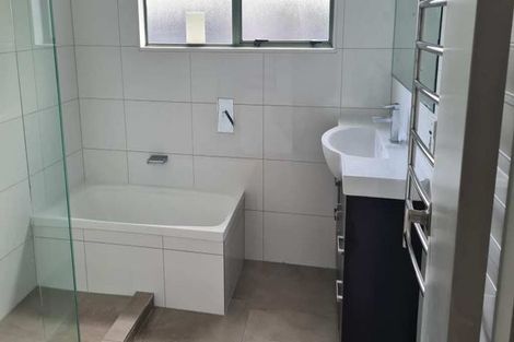 Photo of property in 2/224 Forrest Hill Road, Forrest Hill, Auckland, 0620