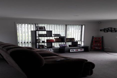 Photo of property in 2 Akeake Lane, Manurewa, Auckland, 2102