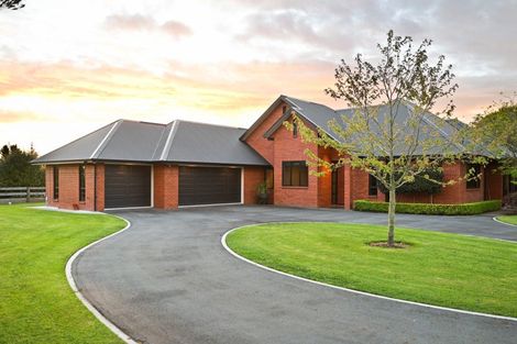 Photo of property in 10 East Ridge Grove, Newstead, Hamilton, 3286