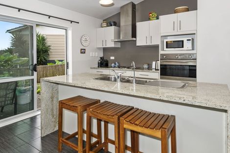 Photo of property in 4a Barberton Terrace, Red Hill, Papakura, 2110