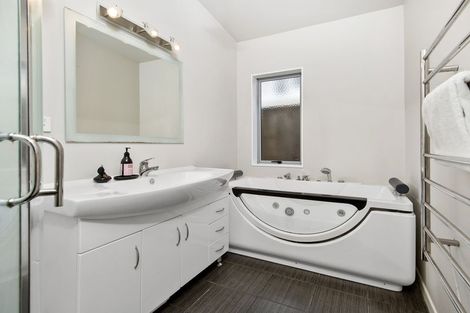 Photo of property in 4a Barberton Terrace, Red Hill, Papakura, 2110