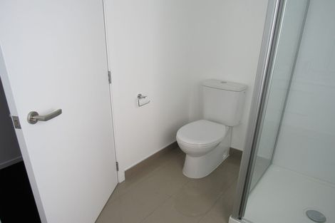 Photo of property in 3/15 Chivalry Road, Glenfield, Auckland, 0629