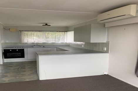 Photo of property in 2/6 Clunie Place, Highland Park, Auckland, 2010