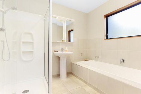 Photo of property in 6b Woodfern Crescent, Titirangi, Auckland, 0604