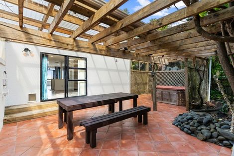 Photo of property in 2/8 City View Terrace, Birkenhead, Auckland, 0626