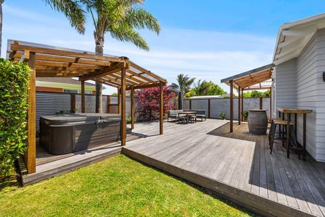 Photo of property in 5 Harford Place, Pakuranga Heights, Auckland, 2010