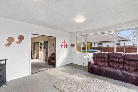 Photo of property in 25 Camelia Place, Islington, Christchurch, 8042