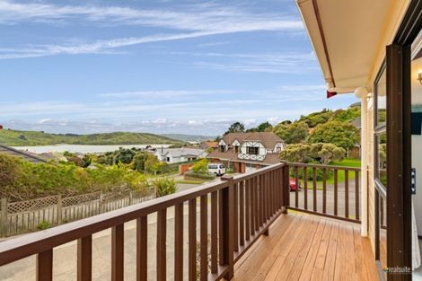 Photo of property in 16 Kinnel Grove, Papakowhai, Porirua, 5024