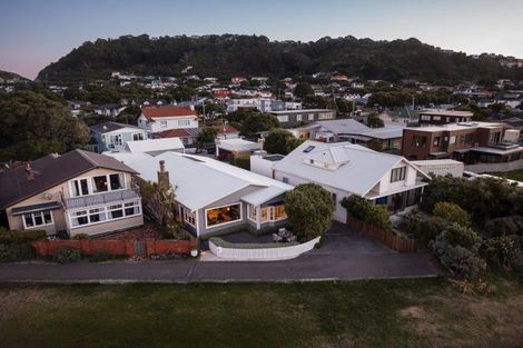 Photo of property in 7 Marine Parade, Seatoun, Wellington, 6022