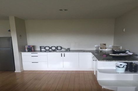 Photo of property in 20 Harrowglen Drive, Northcross, Auckland, 0632