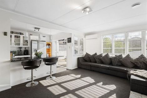 Photo of property in 83 Onewa Road, Northcote, Auckland, 0627