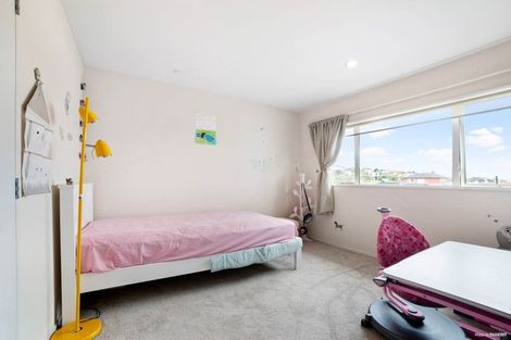 Photo of property in 17 Bintulu Place, Fairview Heights, Auckland, 0632