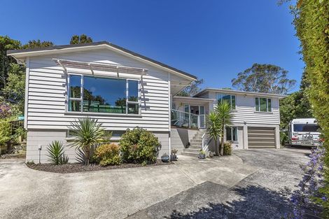 Photo of property in 15 Somerville Terrace, Tawa, Wellington, 5028