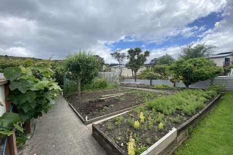 Photo of property in 100 Milton Terrace, Picton, 7220