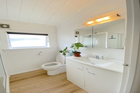 Photo of property in 1/23a Gladstone Road, Northcote, Auckland, 0627