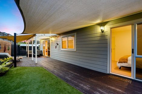 Photo of property in 2/74 Sunnynook Road, Sunnynook, Auckland, 0620