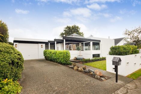 Photo of property in 11 Chilton Grove, Hokowhitu, Palmerston North, 4410