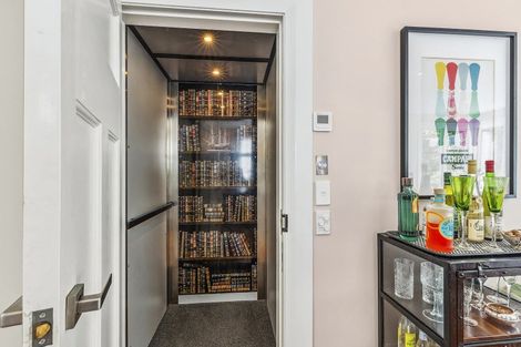 Photo of property in 19 Lower North Terrace, Kelburn, Wellington, 6012