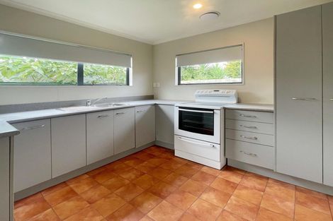 Photo of property in 24 Sutton Crescent, Papakura, 2110