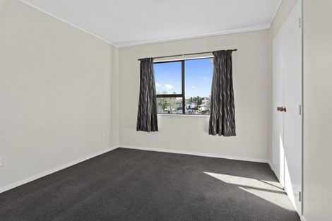 Photo of property in 1/13 Exeter Place, Unsworth Heights, Auckland, 0632