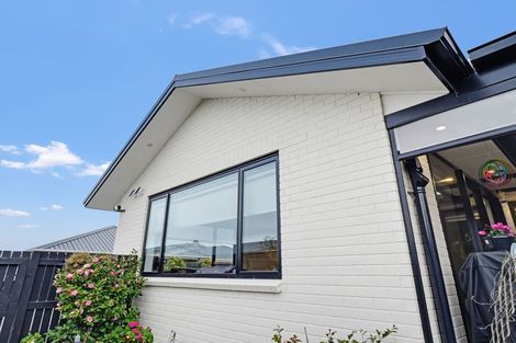 Photo of property in 37 Daniel Place, Kelvin Grove, Palmerston North, 4414