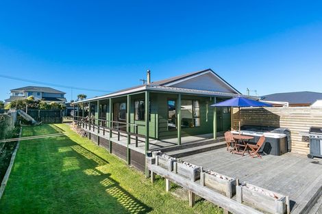 Photo of property in 18 Palmer Place, Taieri Beach, Brighton, 9091