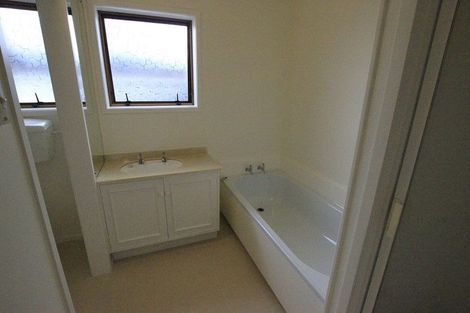 Photo of property in 1/5 Elderwood Lane, Belmont, Auckland, 0622