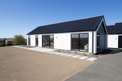 Photo of property in 14 Village Green Drive, Huntingdon, 7774