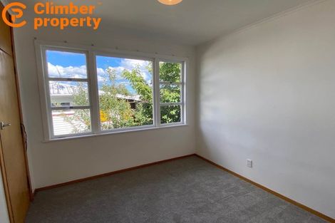 Photo of property in 8 Sherwood Avenue, Te Atatu South, Auckland, 0610