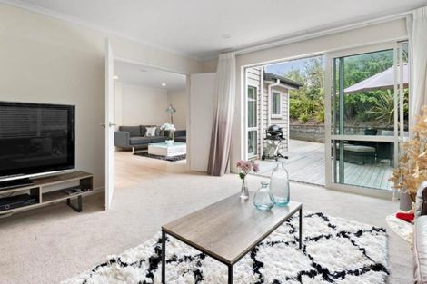 Photo of property in 22 Syd Grant Crescent, Orewa, 0931