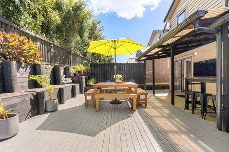 Photo of property in 14 Taiaapure Street, Weymouth, Auckland, 2103