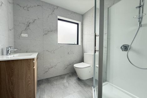 Photo of property in 40 Normanton Street, Glenfield, Auckland, 0629