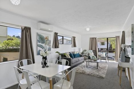 Photo of property in 11 Fernhaven Grove, Newlands, Wellington, 6037