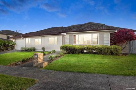 Photo of property in 22 Seresin Crescent, Flat Bush, Auckland, 2016