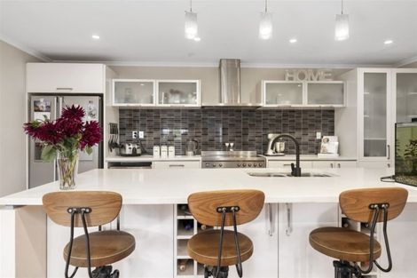 Photo of property in 14 Mulu Place, Fairview Heights, Auckland, 0632