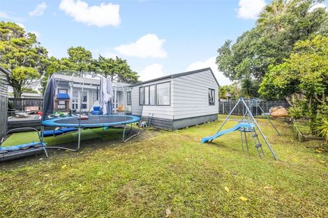 Photo of property in 16 Finlayson Avenue, Clendon Park, Auckland, 2103