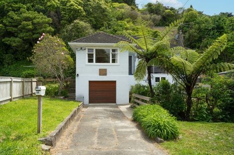Photo of property in 60 The Drive, Tawa, Wellington, 5028