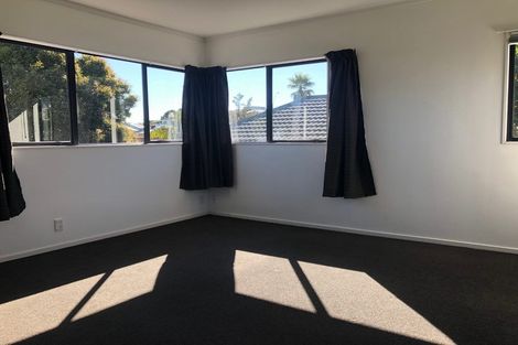 Photo of property in 5 Goldfinch Rise, Unsworth Heights, Auckland, 0632