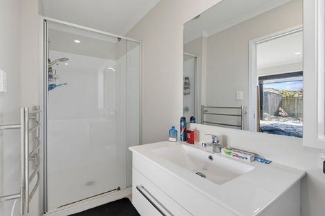 Photo of property in 16 Opouatu Avenue, Glenbrook, 2681