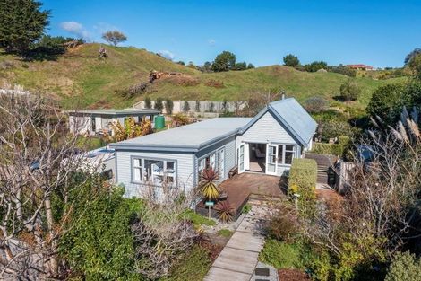 Photo of property in 52 Te Moana Road, Waikanae Beach, Waikanae, 5036