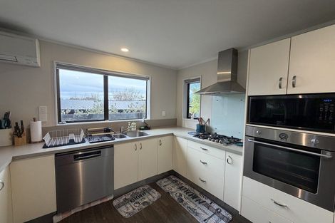 Photo of property in 61 Karina Road, Merrilands, New Plymouth, 4312